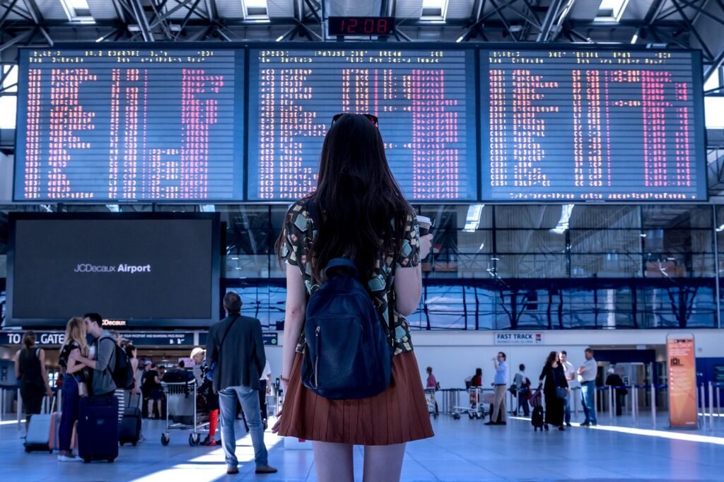 Chica en aeropuerto